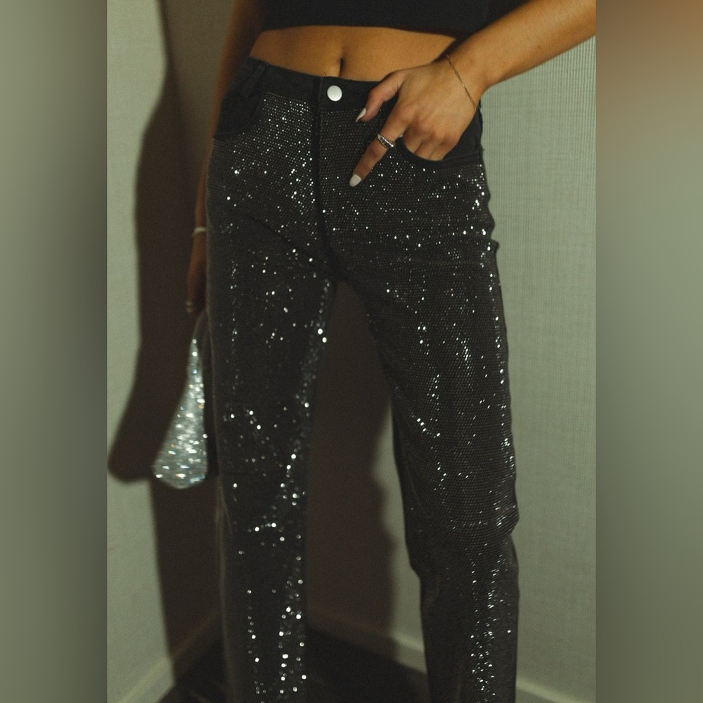 EDGYLITTLEPIECES
Black Straight Leg Diamanté Jeans
XS
Sparkly black jeans